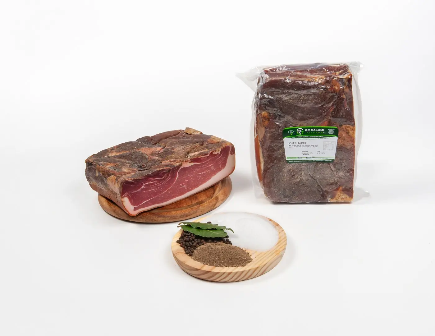Speck stagionato met� sottovuoto